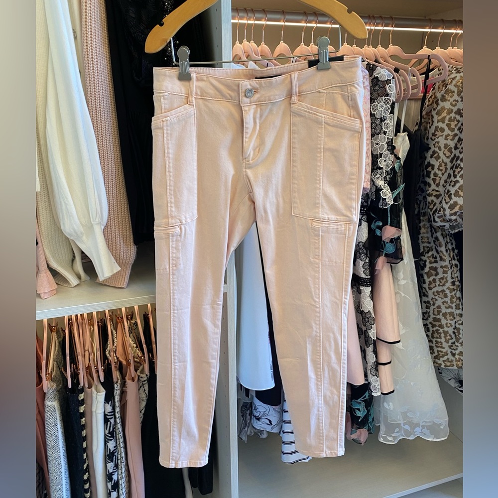 Light pink cropped jeans. Size 4.